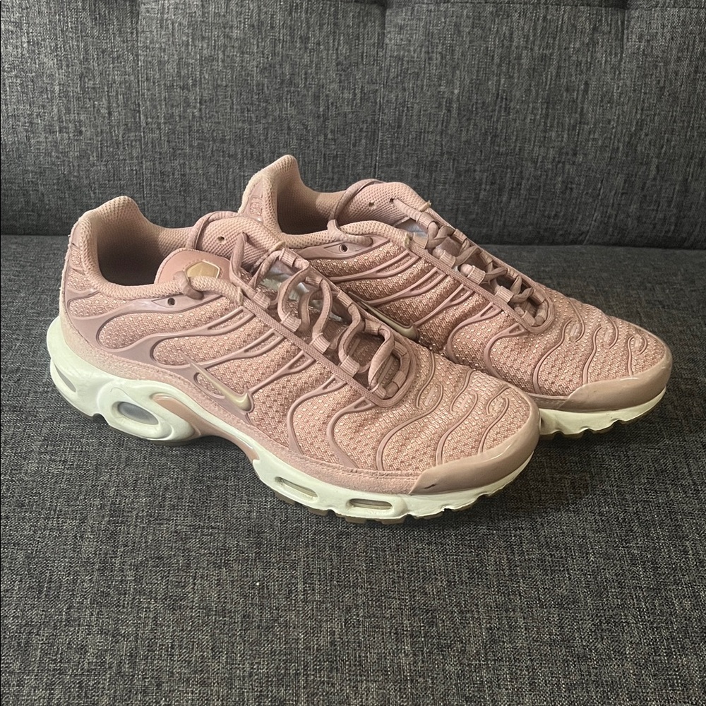 Nike Women's Mauve Sneakers